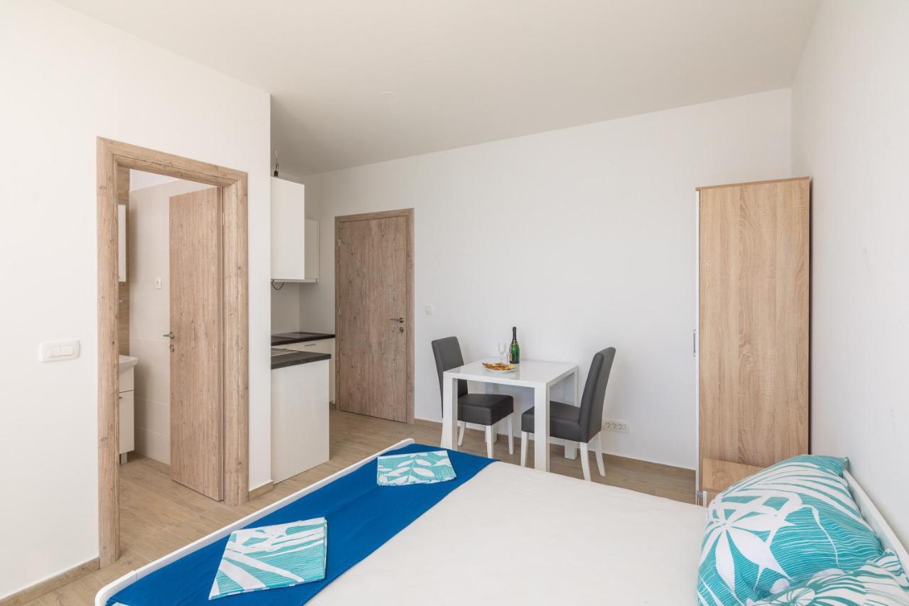 Absolute Beach Holidays Lejlighed Dugi Rat Eksteriør billede