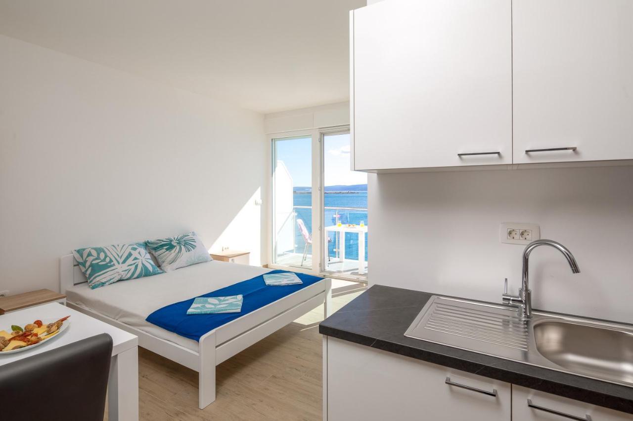 Absolute Beach Holidays Lejlighed Dugi Rat Eksteriør billede